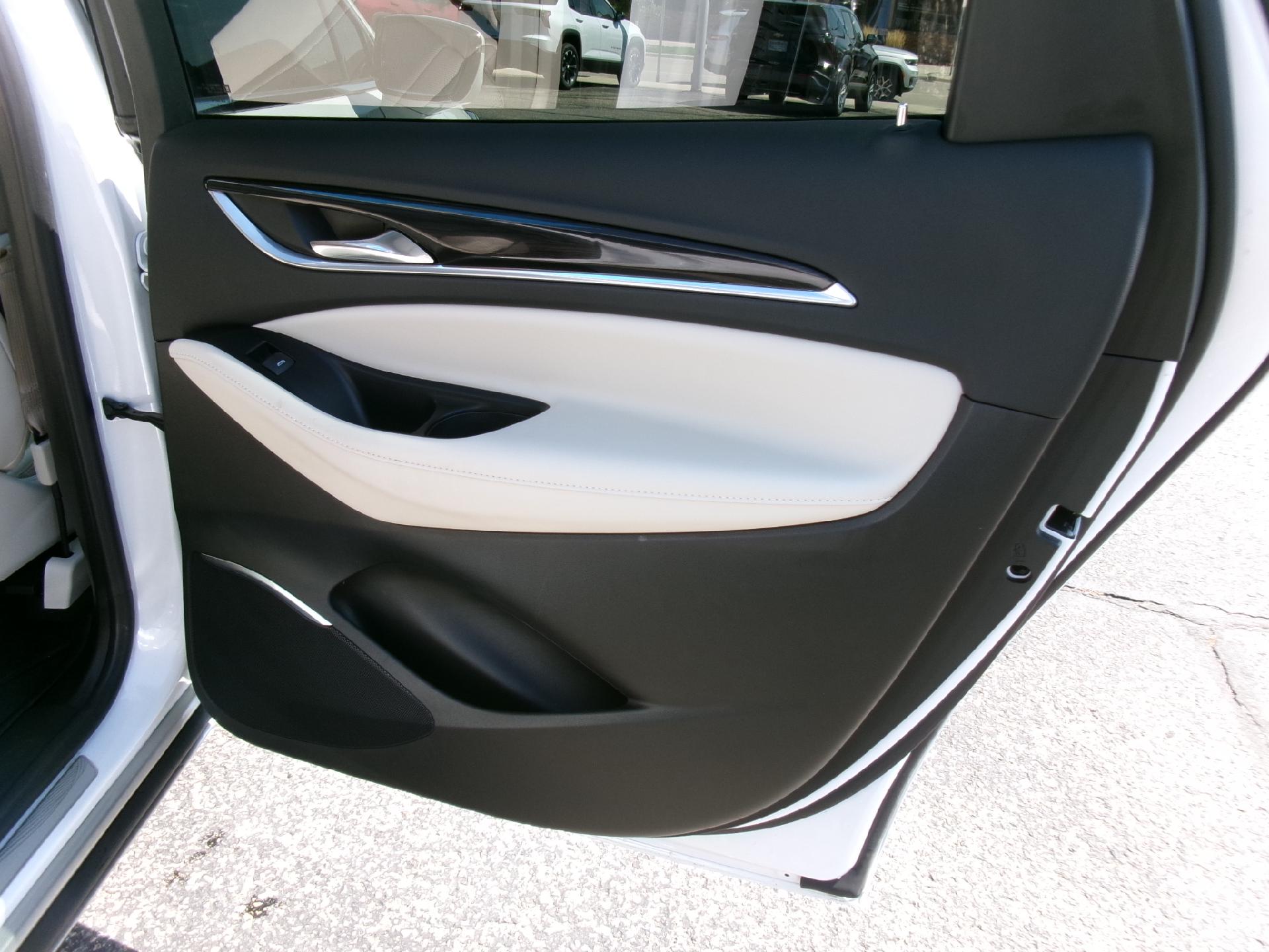 2023 Buick Enclave Essence - Photo 25