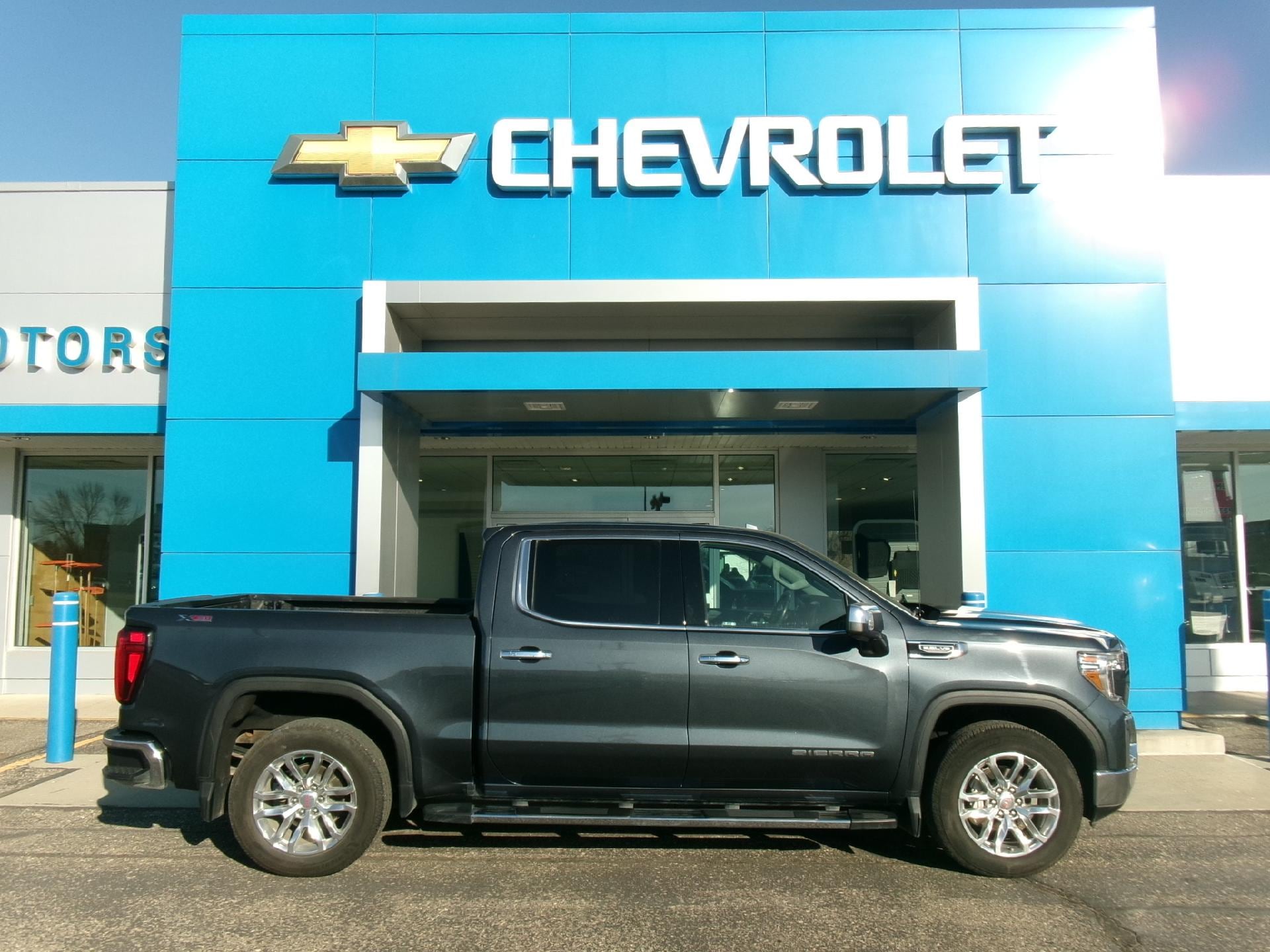 2021 GMC Sierra 4WD Crew Cab Short Box SLT's photo