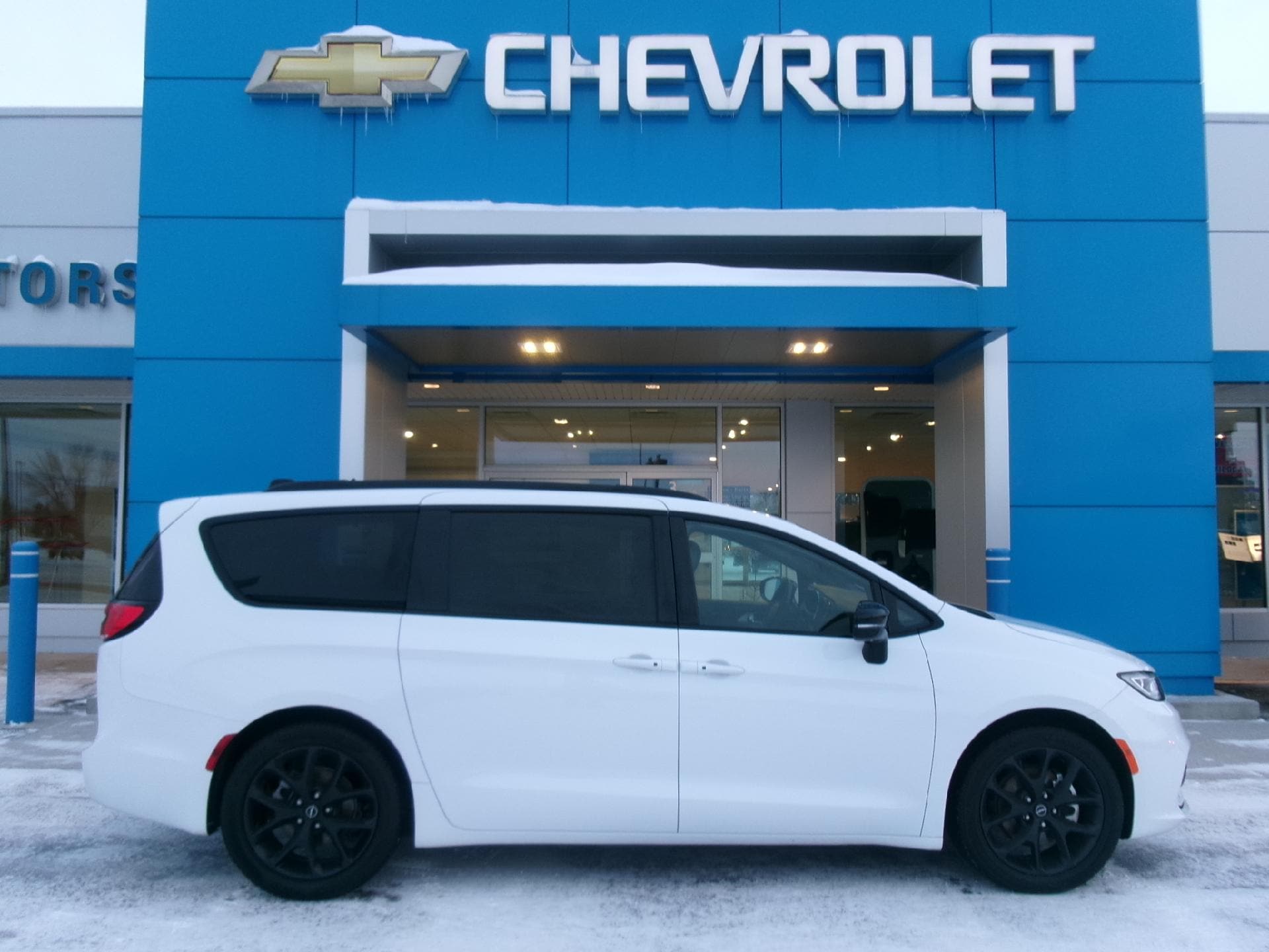 2025 Chrysler Pacifica Limited's photo
