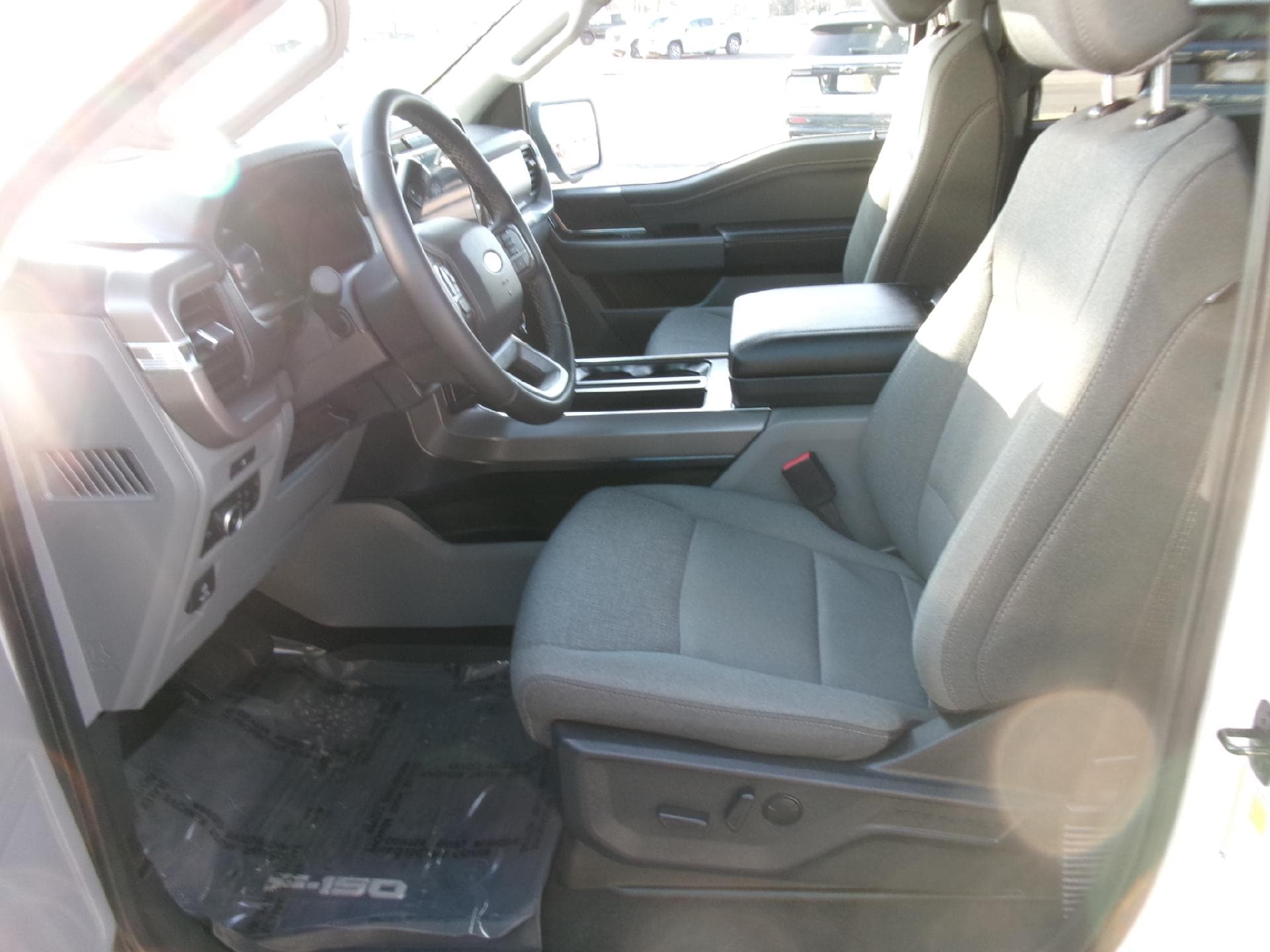 2025 Ford F-150 XLT - Photo 9