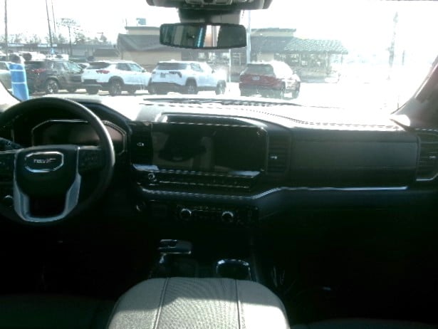 2026 GMC Sierra 1500 SLT - Photo 14