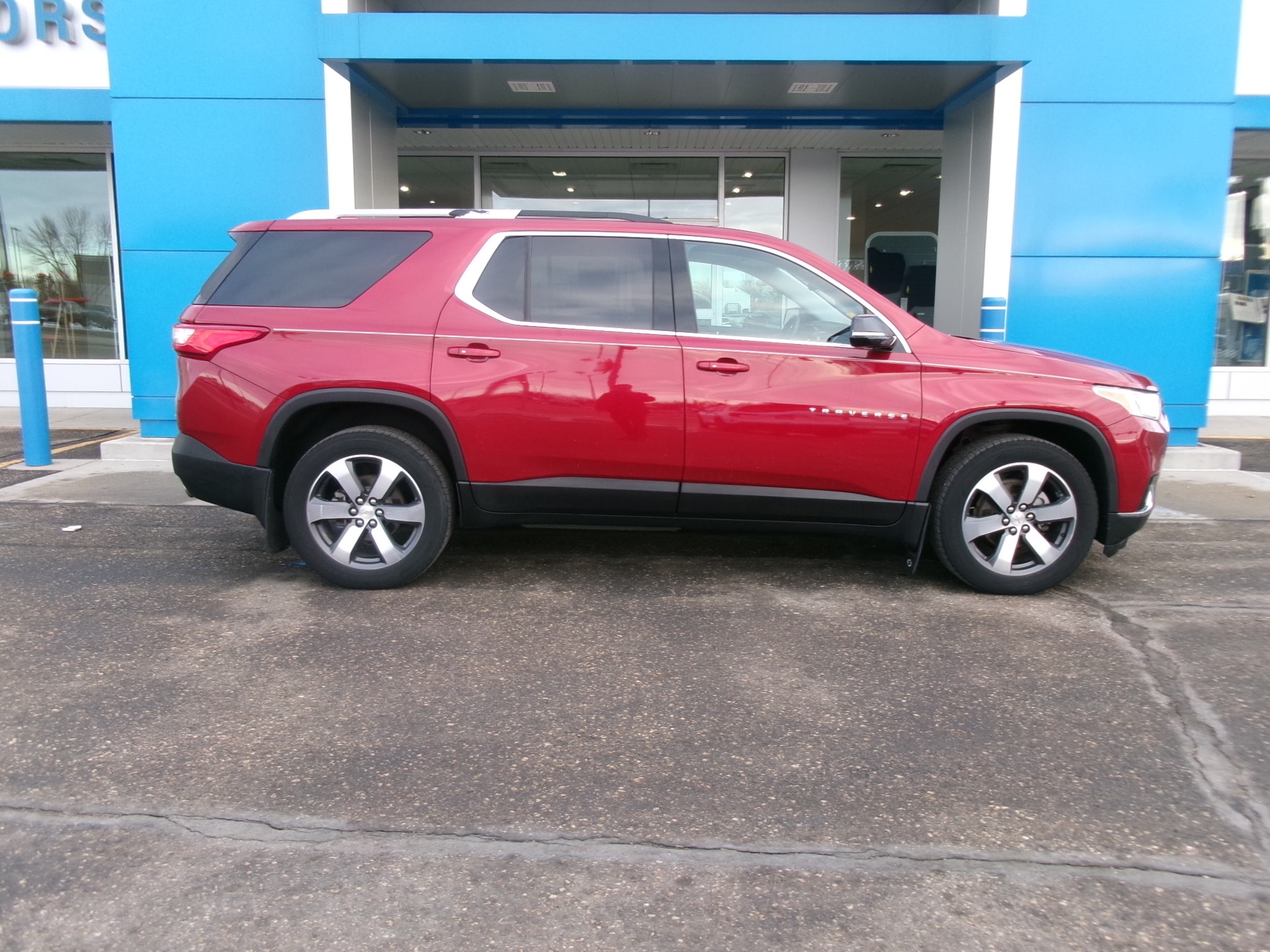 Used 2018 Chevrolet Traverse 3LT with VIN 1GNEVHKW6JJ113106 for sale in Wahpeton, ND