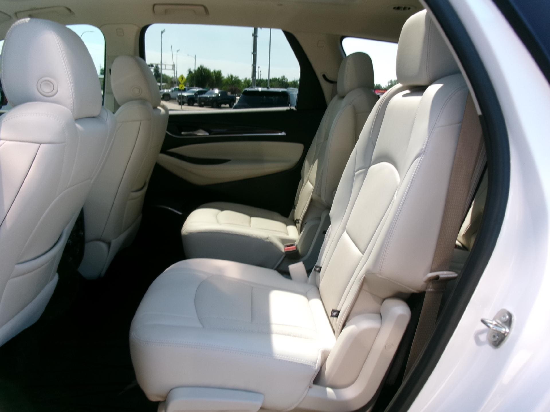 2023 Buick Enclave Essence - Photo 19