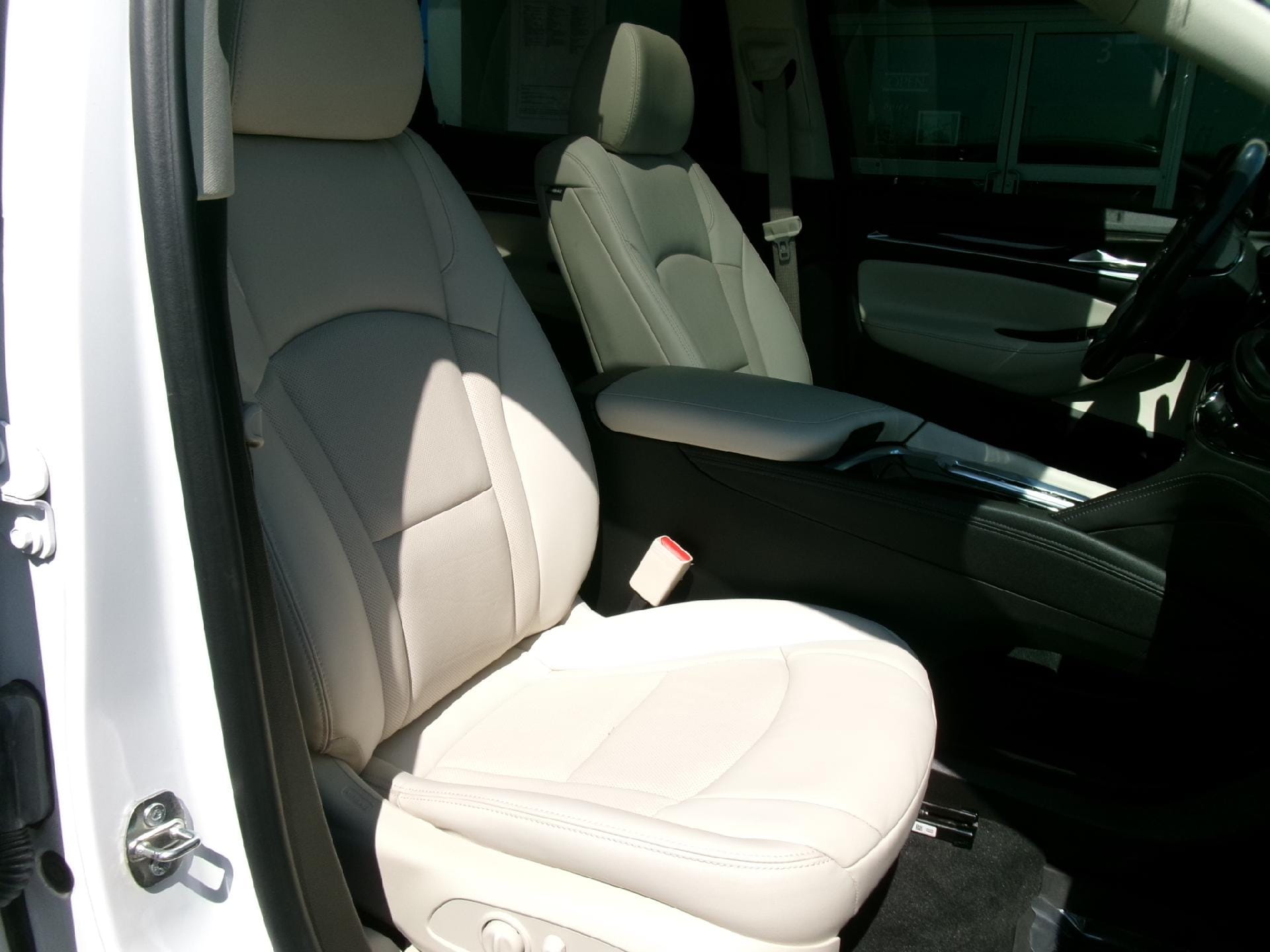 2023 Buick Enclave Essence - Photo 10