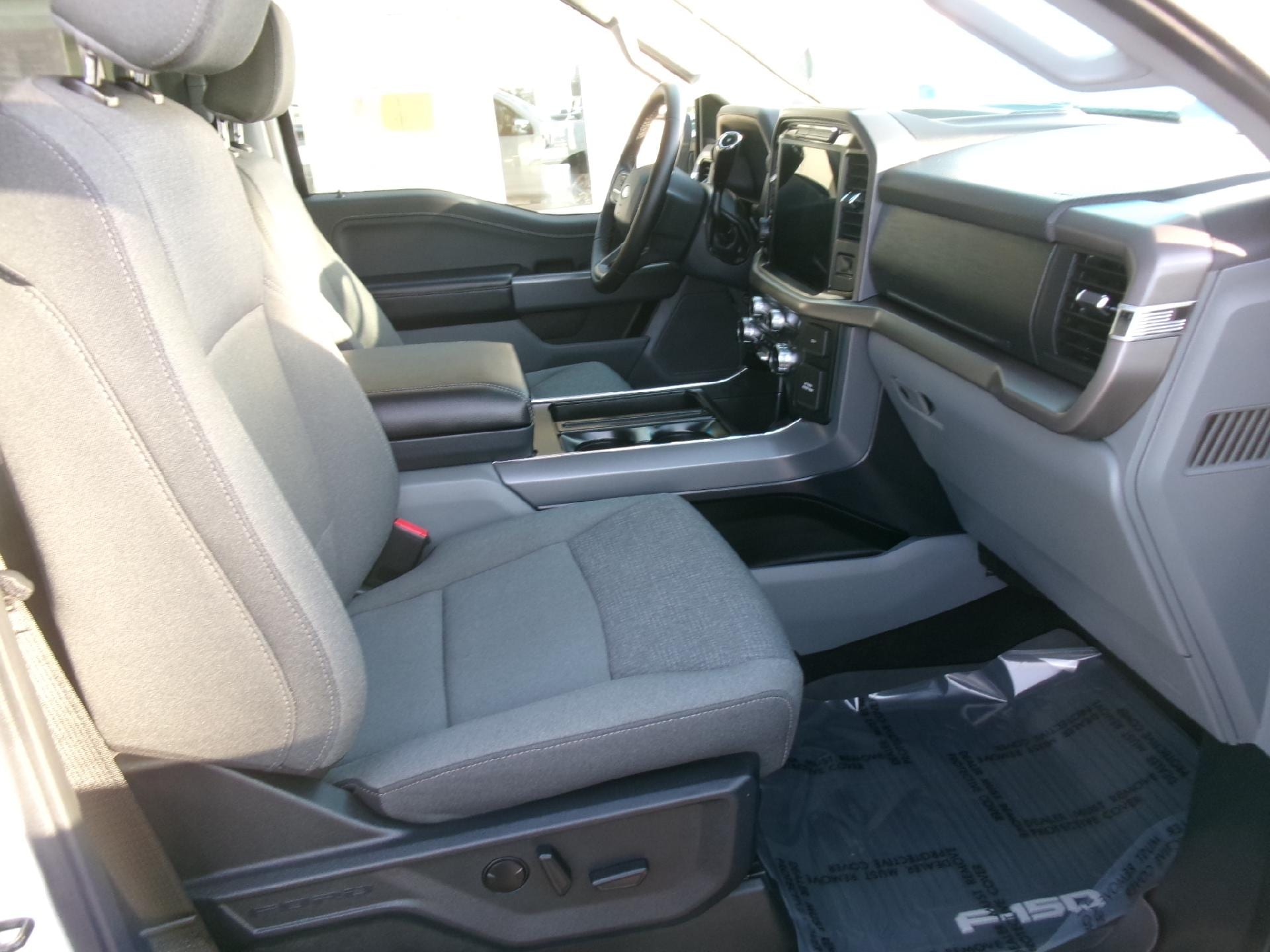 2025 Ford F-150 XLT - Photo 10