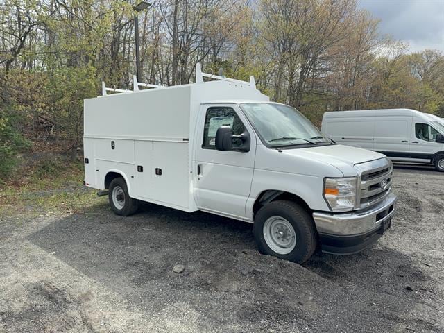 2026 Ford E-Series SRW E-350 Super Duty 138 in WB's photo