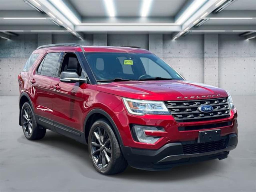 Used 2017 Ford Explorer XLT