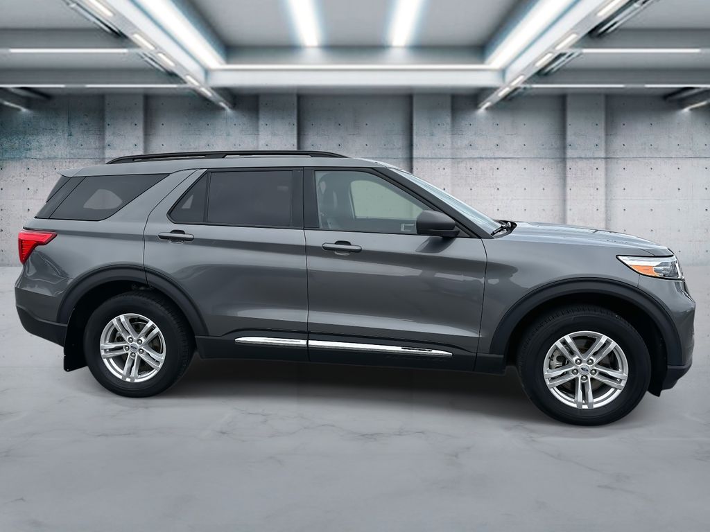 2023 Ford Explorer XLT photo 3
