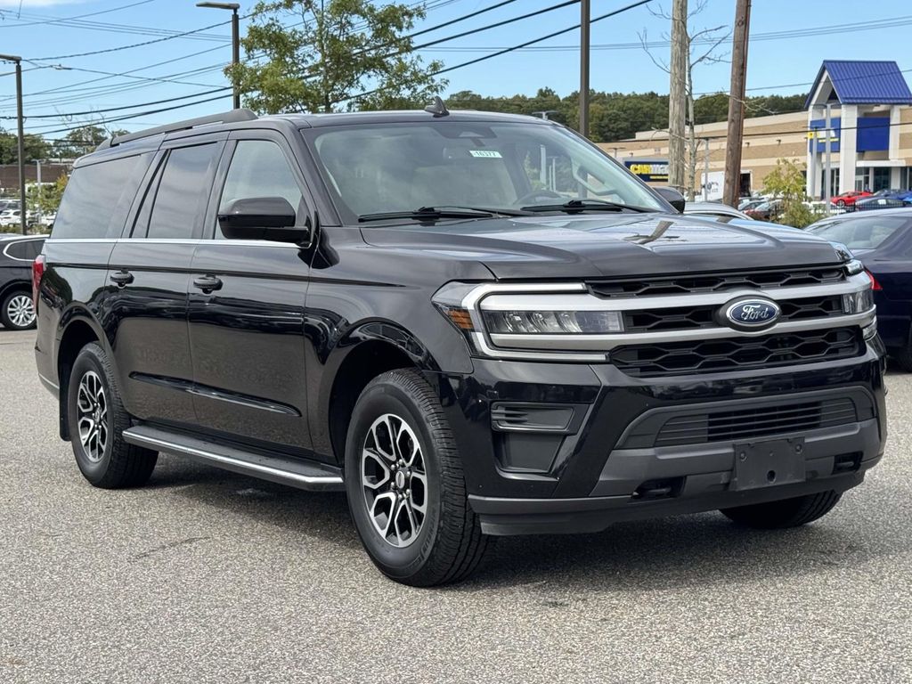 2022 Ford Expedition MAX XLT photo 2