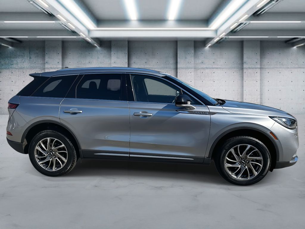 2022 Lincoln Corsair Standard photo 3