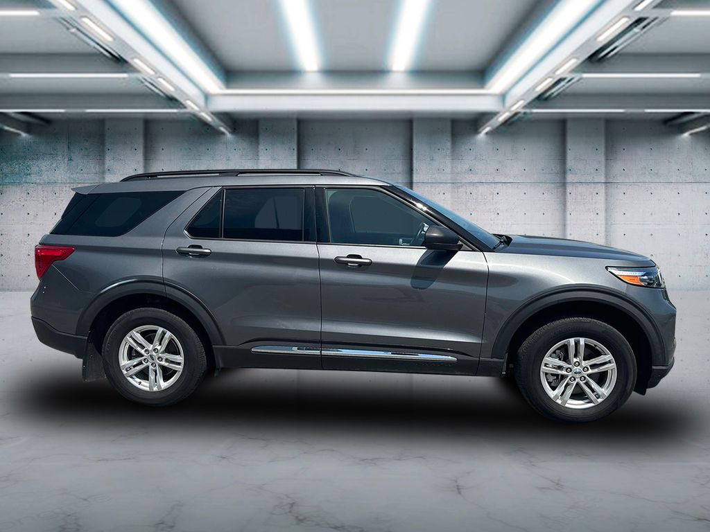 2022 Ford Explorer XLT photo 3