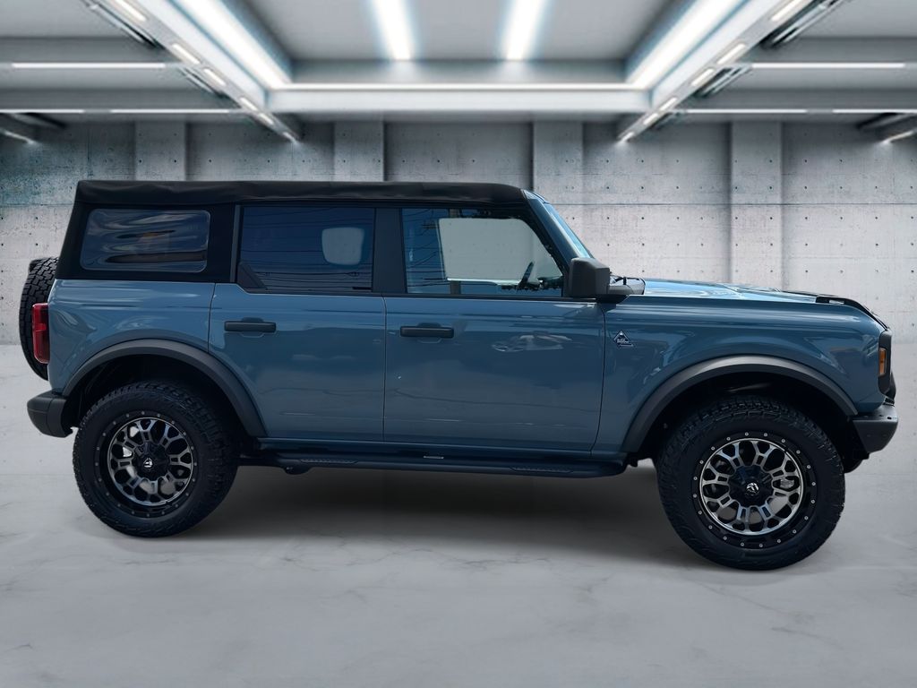 2022 Ford Bronco Black Diamond photo 3