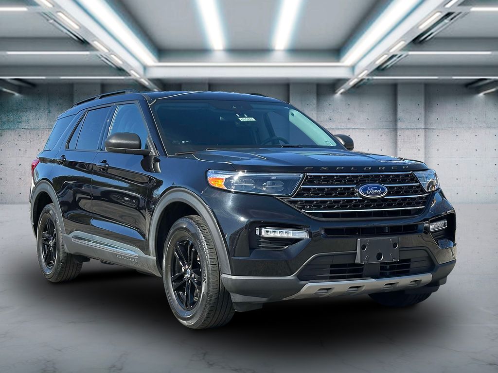Used 2021 Ford Explorer XLT with VIN 1FMSK8DH6MGC00259 for sale in Saint James, NY