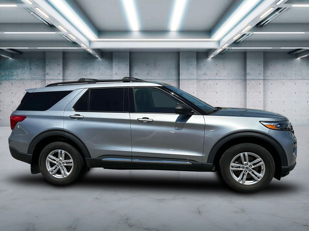 2022 Ford Explorer XLT photo 3