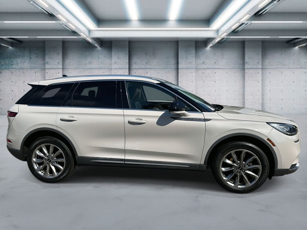 2022 Lincoln Corsair Standard photo 3
