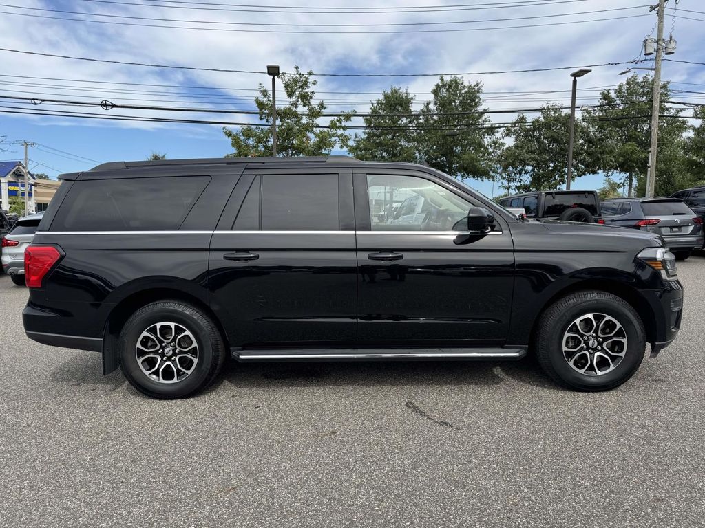 2022 Ford Expedition MAX XLT photo 3