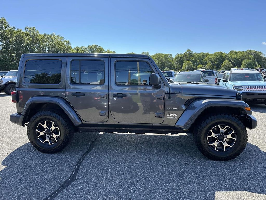 2019 Jeep Wrangler Unlimited Sahara photo 3