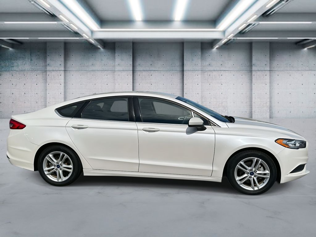 2018 Ford Fusion SE photo 3