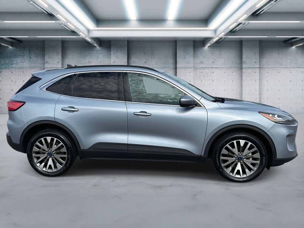 2022 Ford Escape Titanium Hybrid photo 3