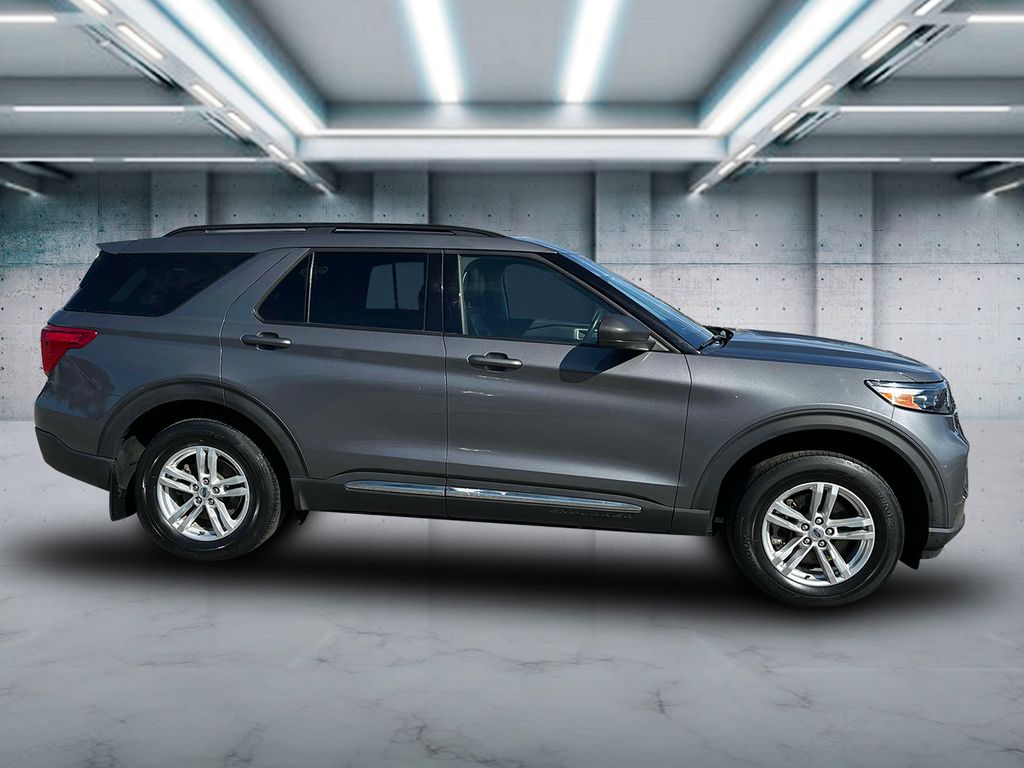2021 Ford Explorer XLT photo 3