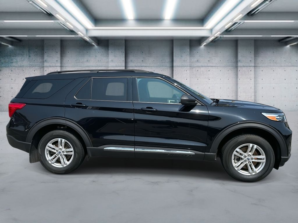 2023 Ford Explorer XLT photo 3