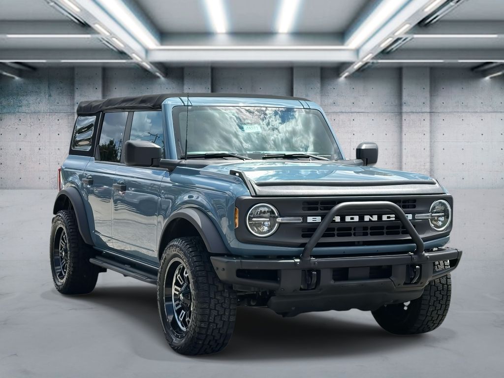 2022 Ford Bronco Black Diamond photo 2