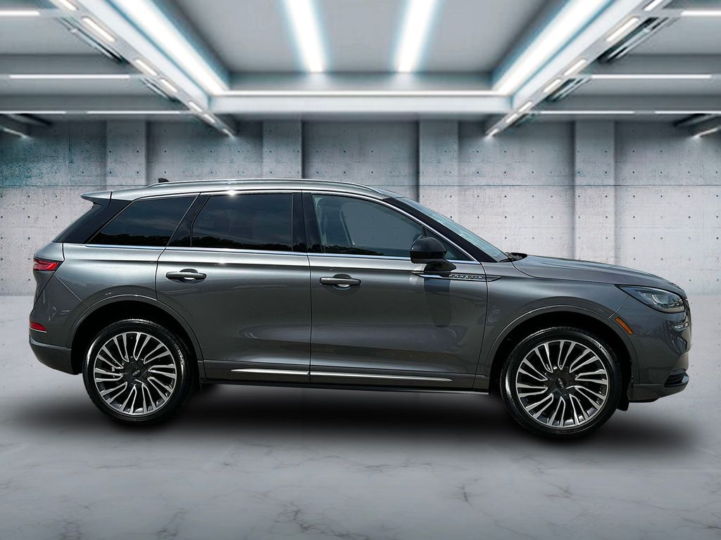 2021 Lincoln Corsair Standard photo 3