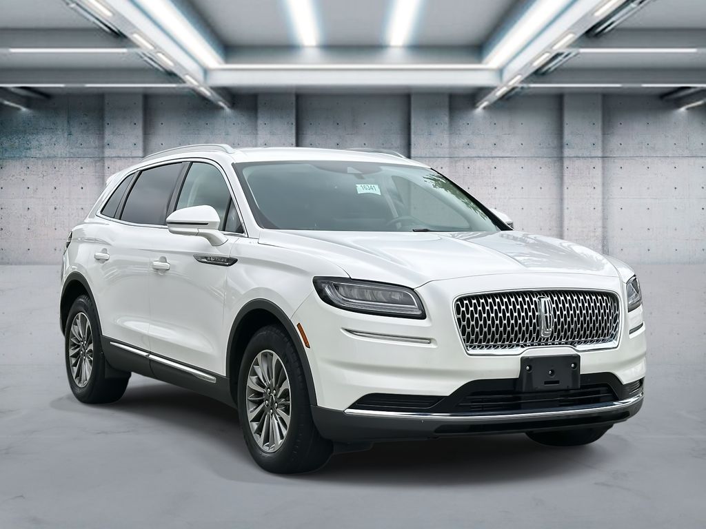2021 Lincoln Nautilus Standard photo 2