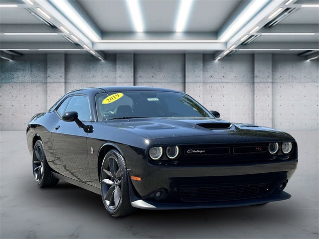 Used 2019 Dodge Challenger R/T with VIN 2C3CDZFJ3KH617448 for sale in Saint James, NY