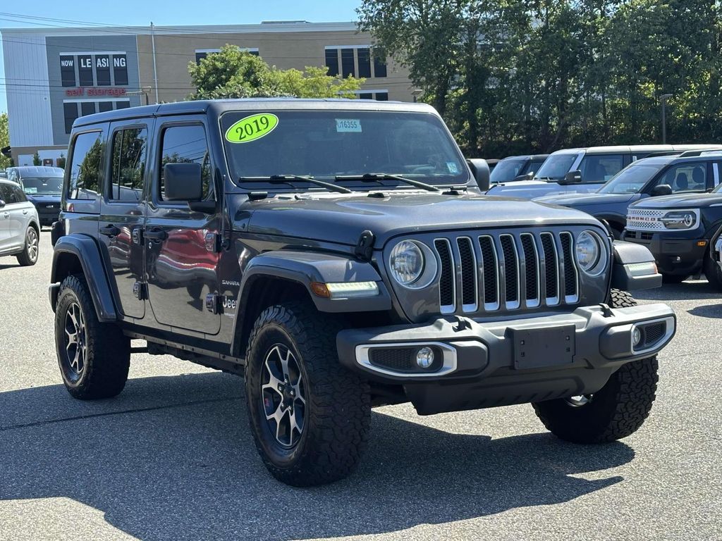 2019 Jeep Wrangler Unlimited Sahara photo 2