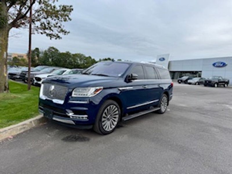 2019 Lincoln Navigator L Reserve photo 2
