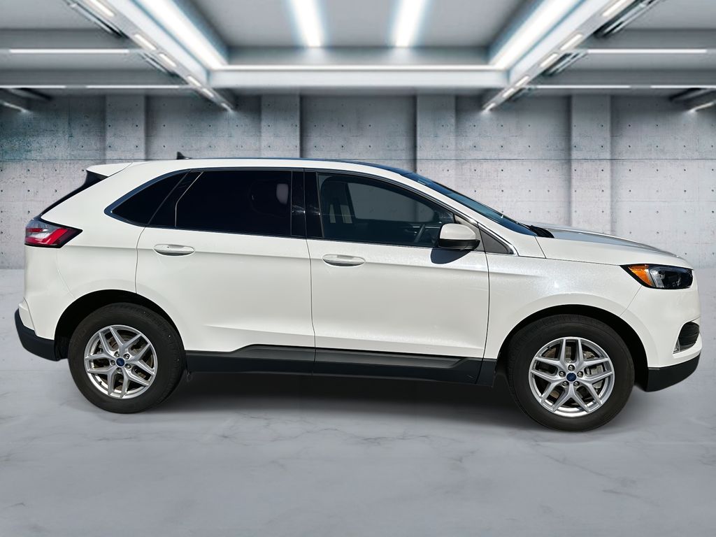 2022 Ford Edge SEL photo 3