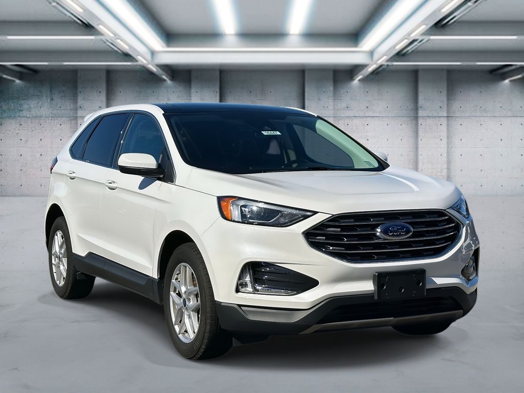 2022 Ford Edge SEL photo 2