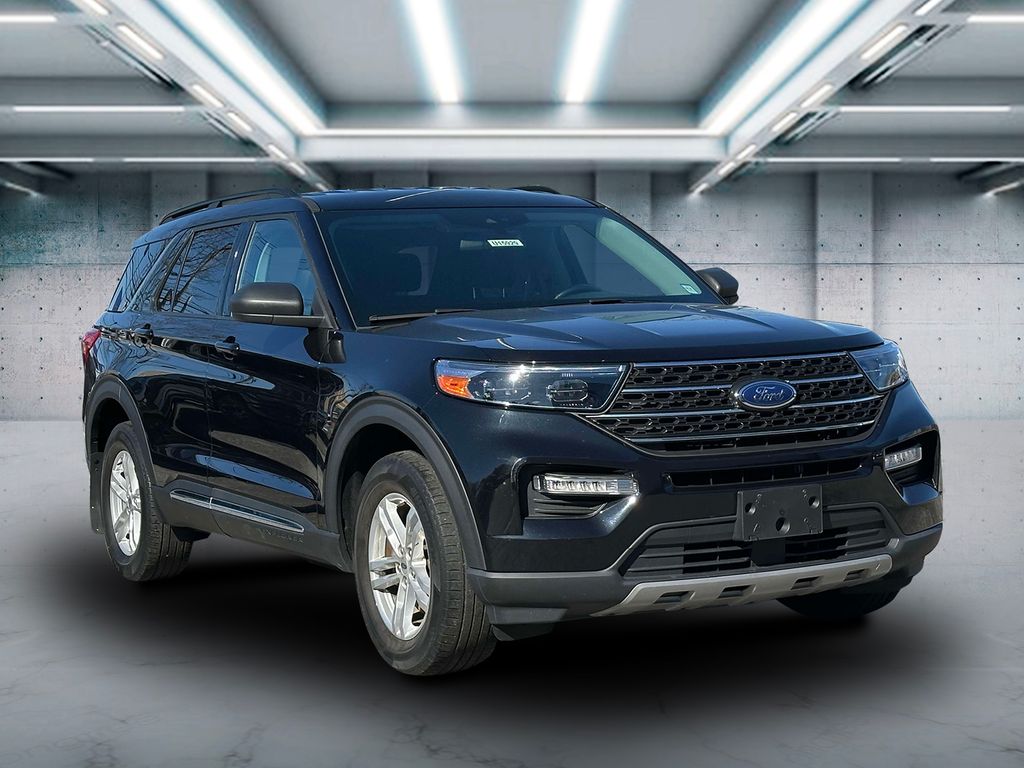 Used 2022 Ford Explorer XLT with VIN 1FMSK8DH0NGB09814 for sale in Saint James, NY
