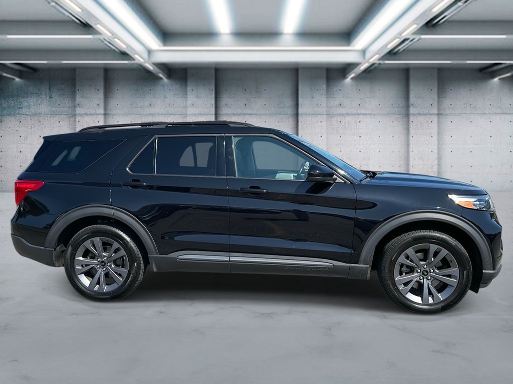 2022 Ford Explorer XLT photo 2