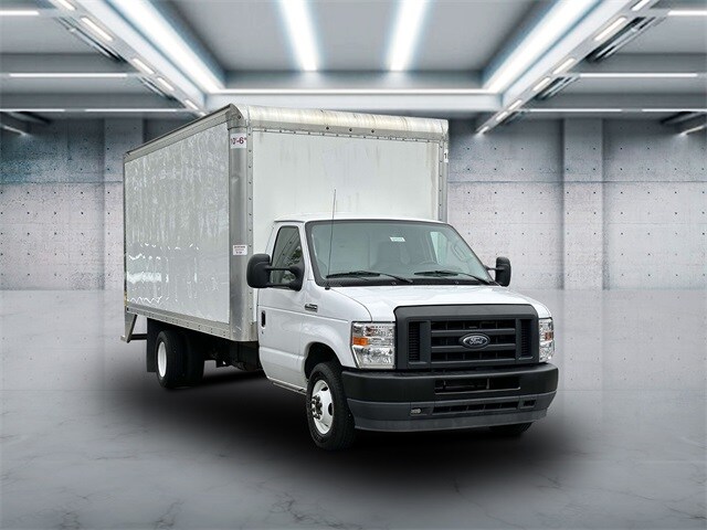 Used 2022 Ford E-Series Cutaway  with VIN 1FDWE3FN4NDC04747 for sale in Saint James, NY