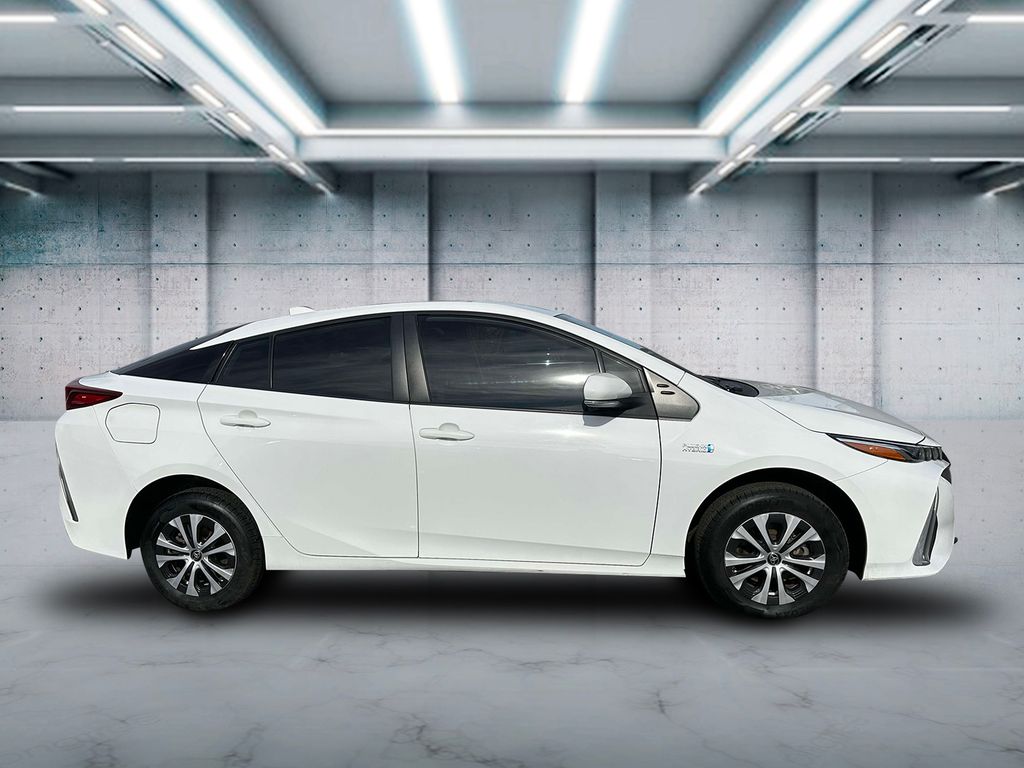 2021 Toyota Prius Prime LE photo 3