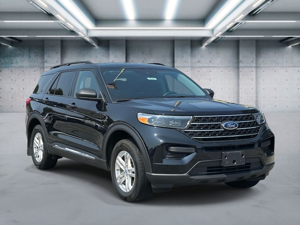 2023 Ford Explorer XLT photo 2
