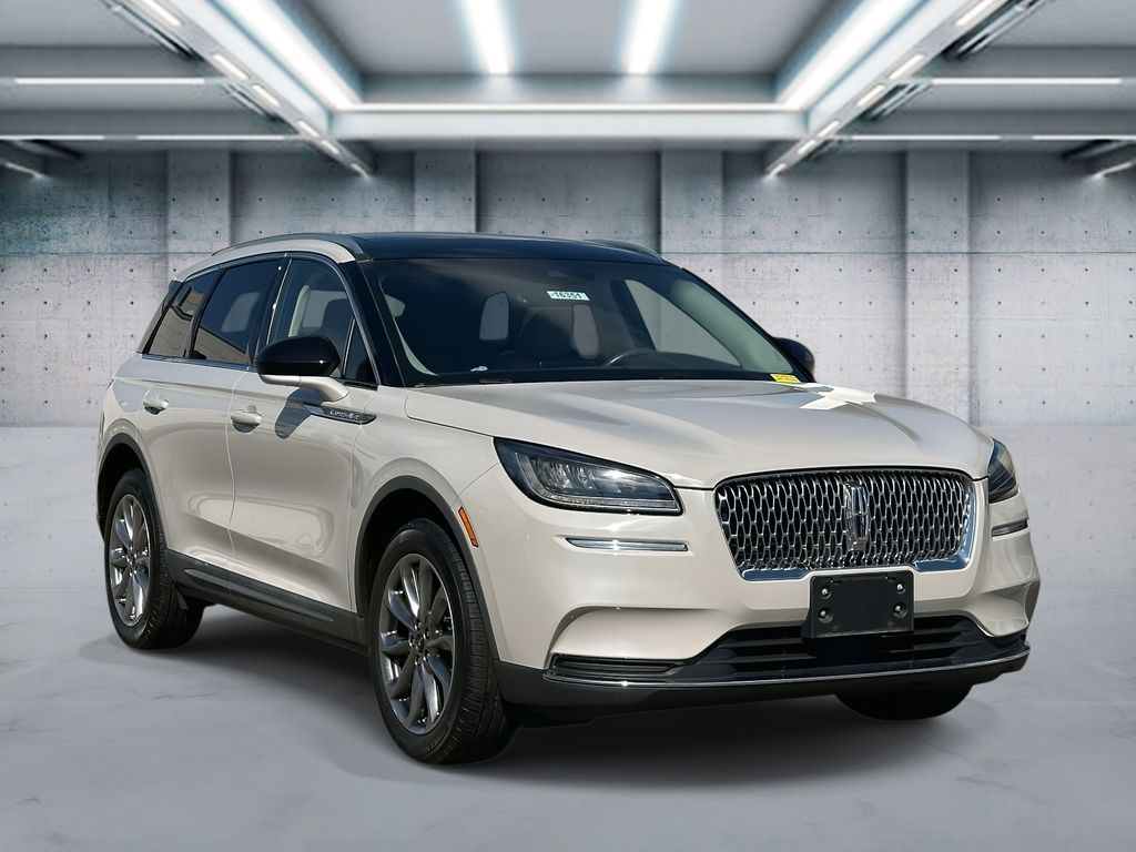 2022 Lincoln Corsair Standard photo 2