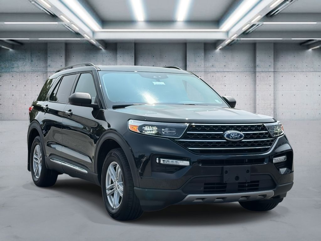 Used 2022 Ford Explorer XLT with VIN 1FMSK8DH8NGC15752 for sale in Saint James, NY