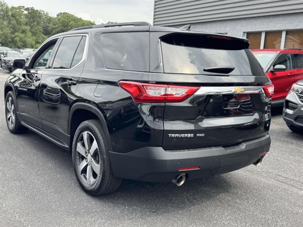 Used 2021 Chevrolet Traverse LT Leather