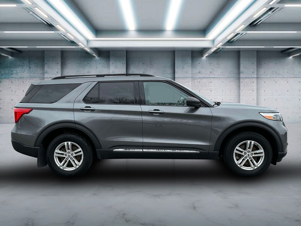 2021 Ford Explorer XLT photo 3
