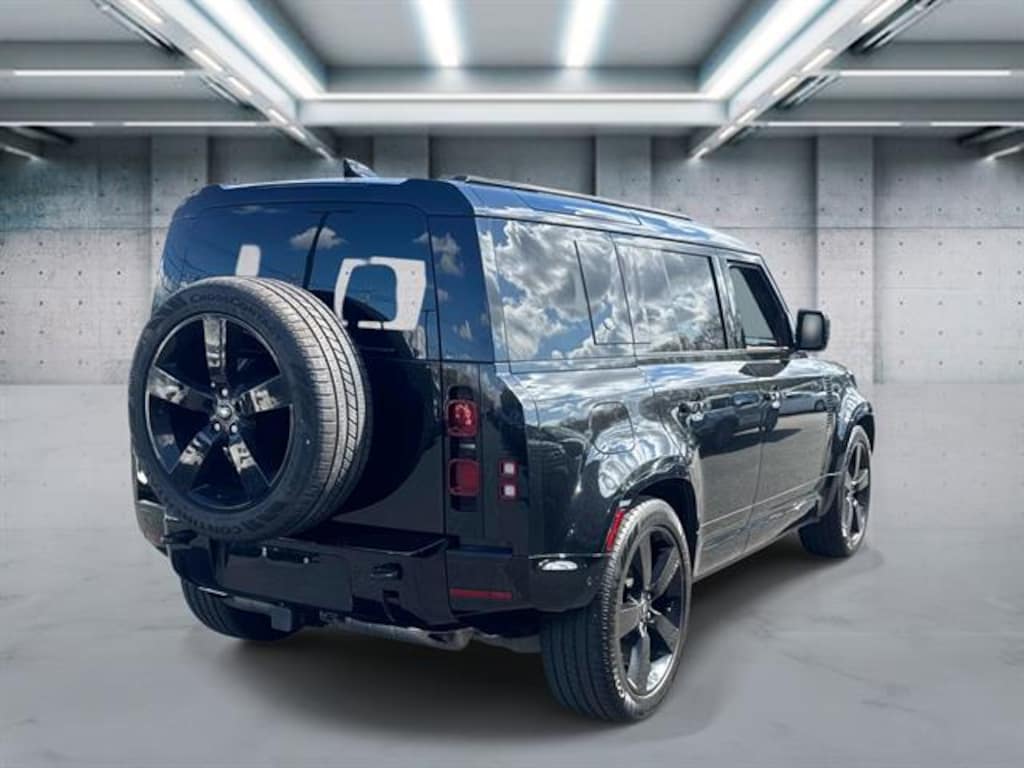 Used 2024 Land Rover Defender 110 P400 X-Dynamic SE