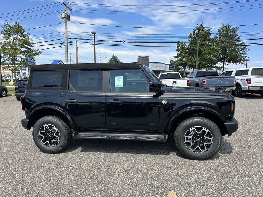 New 2026 Ford Bronco Outer Banks SUV