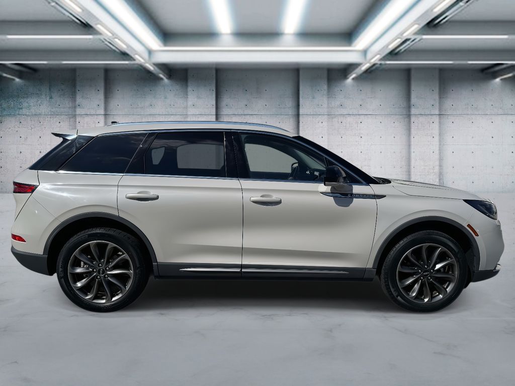 2022 Lincoln Corsair Standard photo 2