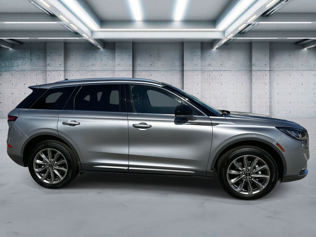 2022 Lincoln Corsair Standard photo 3