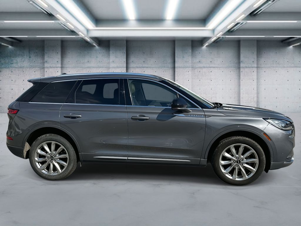 2022 Lincoln Corsair Standard photo 3