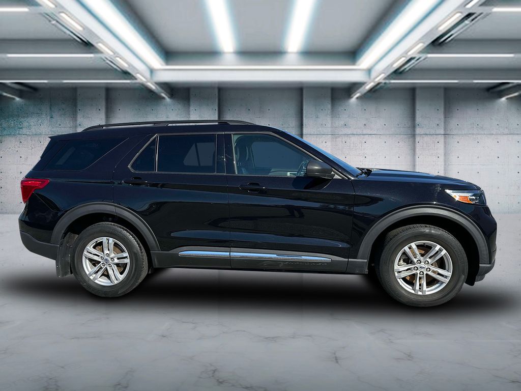 2022 Ford Explorer XLT photo 3