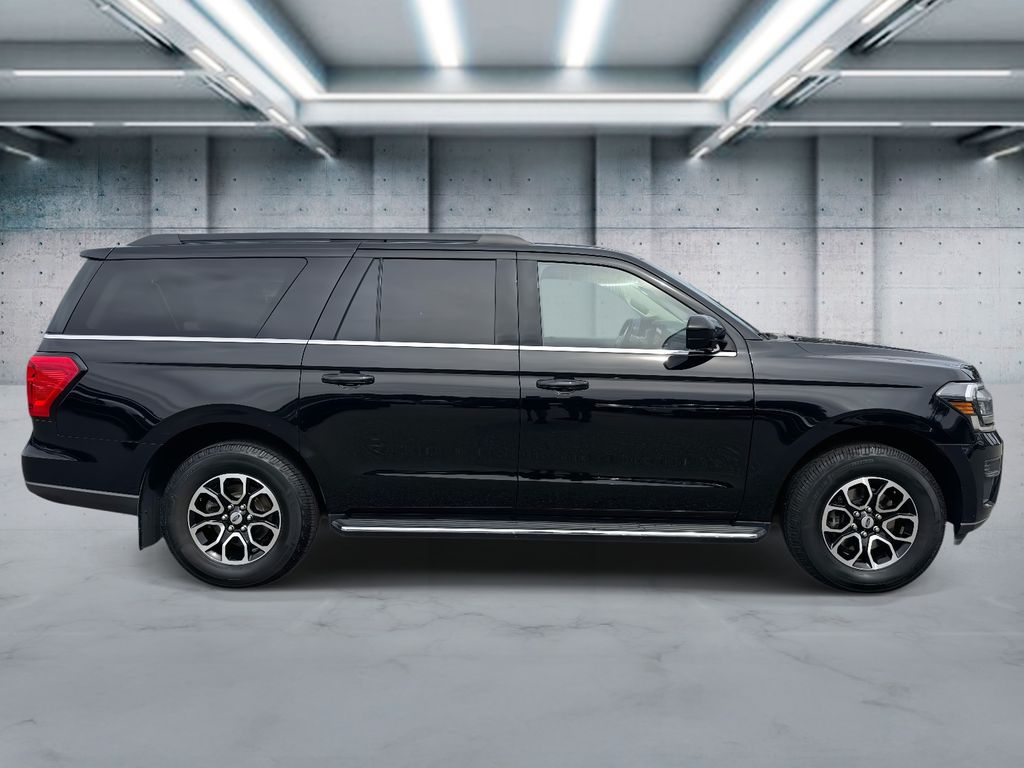 2022 Ford Expedition MAX XLT photo 2