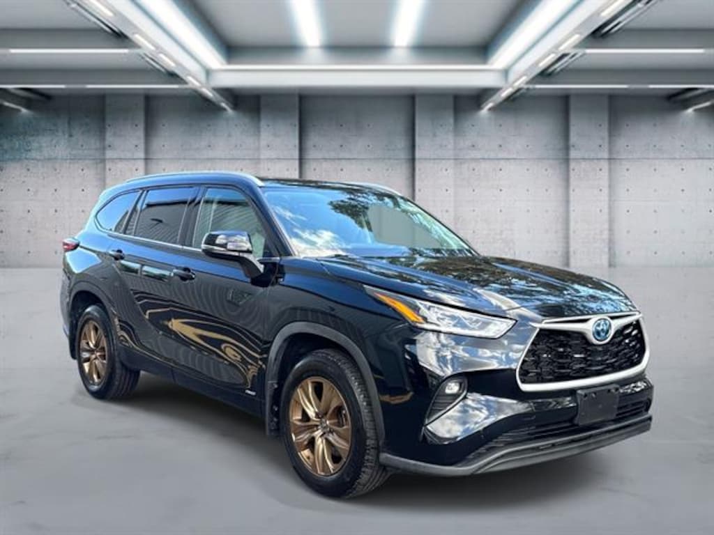 Used 2022 Toyota Highlander Bronze Edition